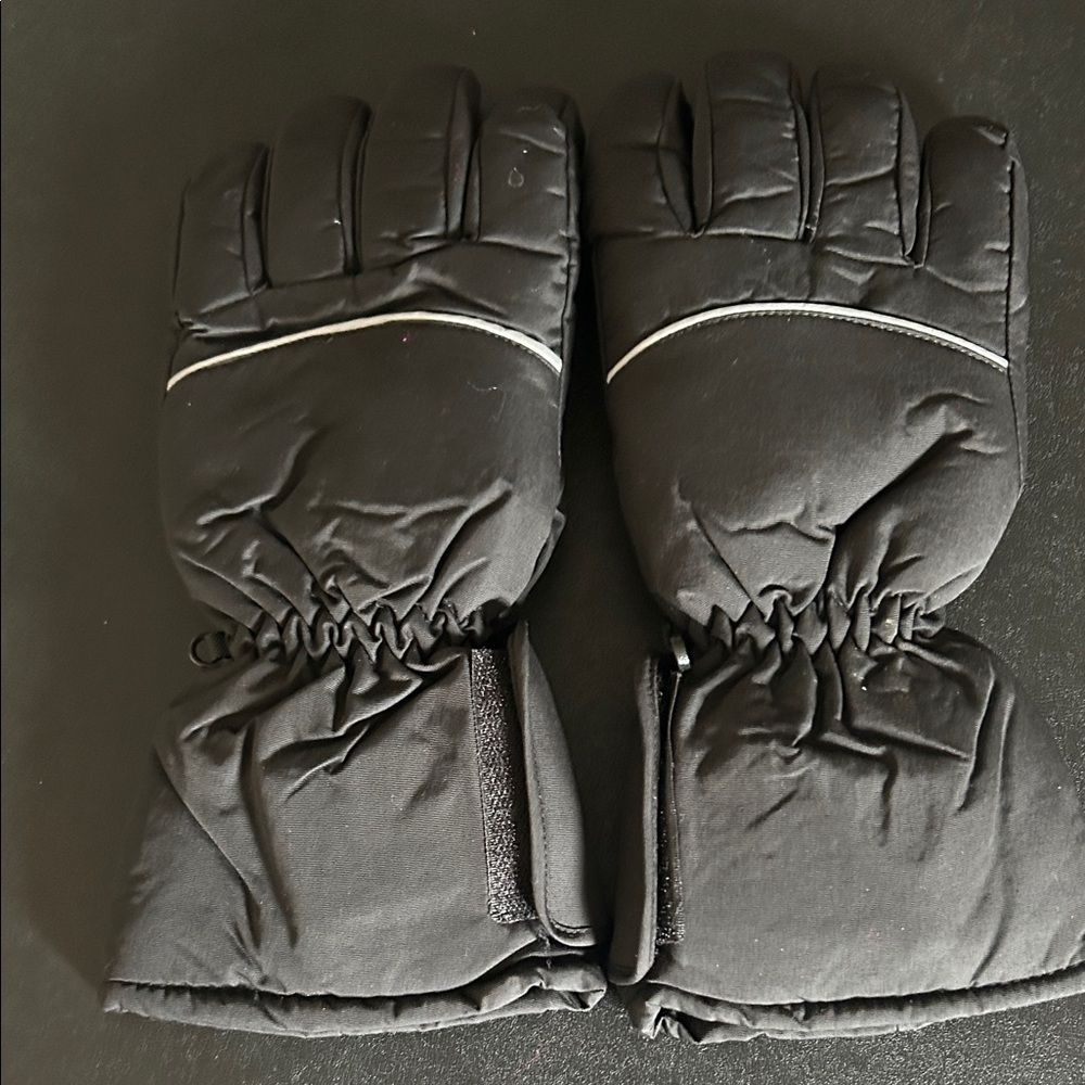 Black Insulated Winter Gloves